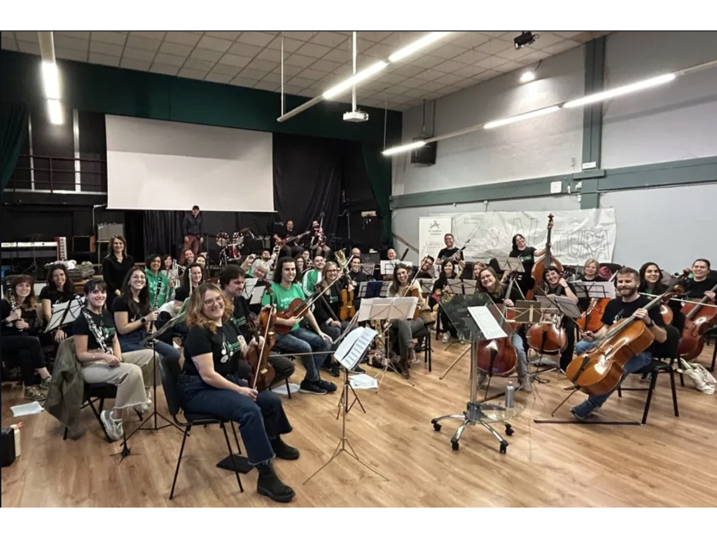 Ensayo de la Orquesta de Profes por la Pública